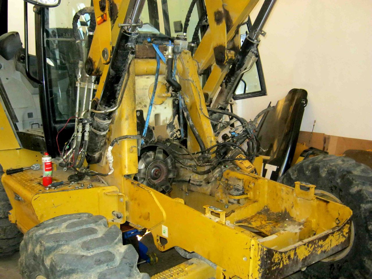 Reparatie buldoexcavatoare komatsu jcb fiat hiatchi etc foto 0