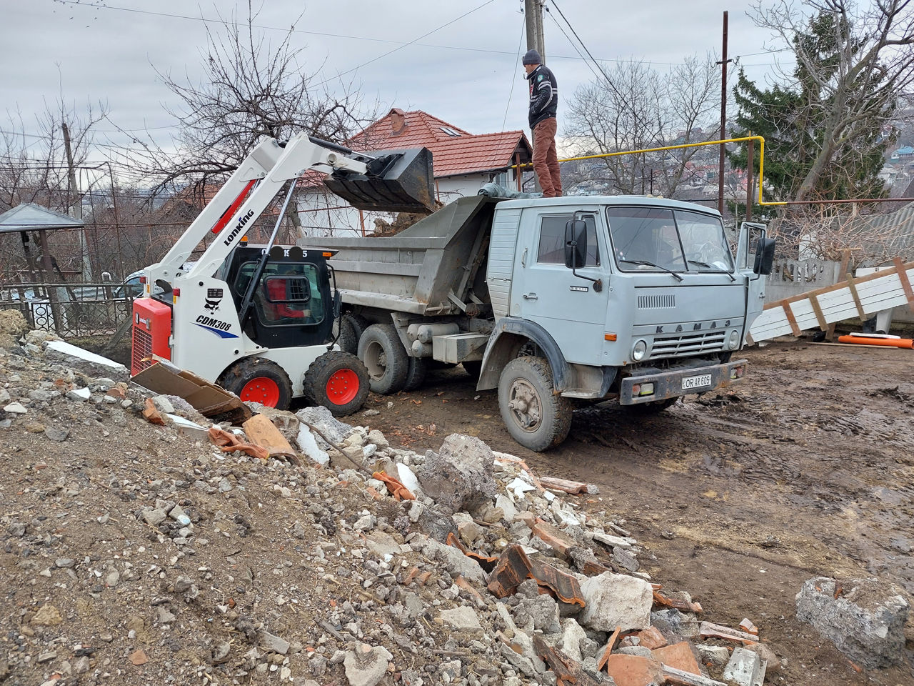 Evacuarea gunoiului/ Уборка территорий Servicii Bobcat Kamaz foto 0