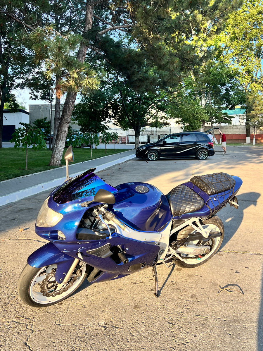 Suzuki GSX-R 600 A2 foto 0