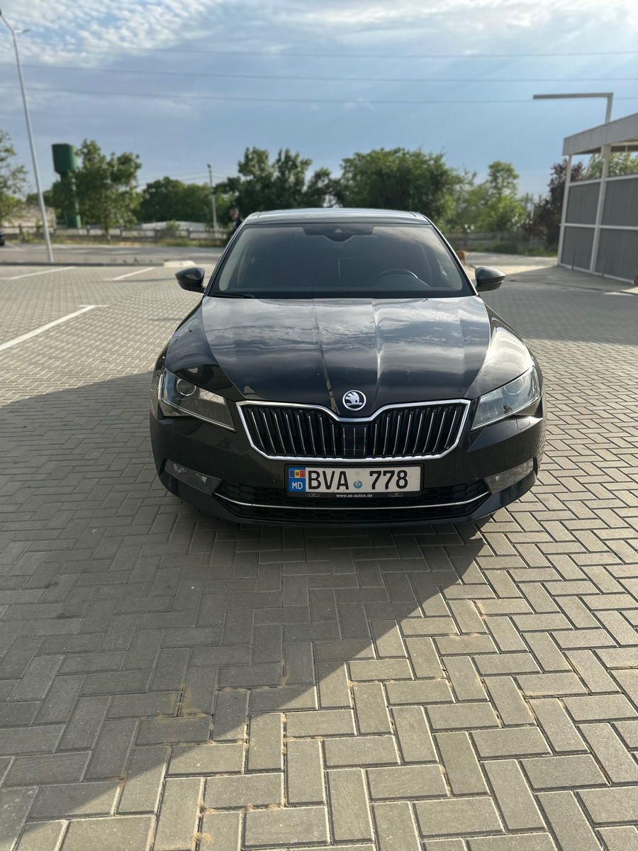 Skoda Superb foto 2