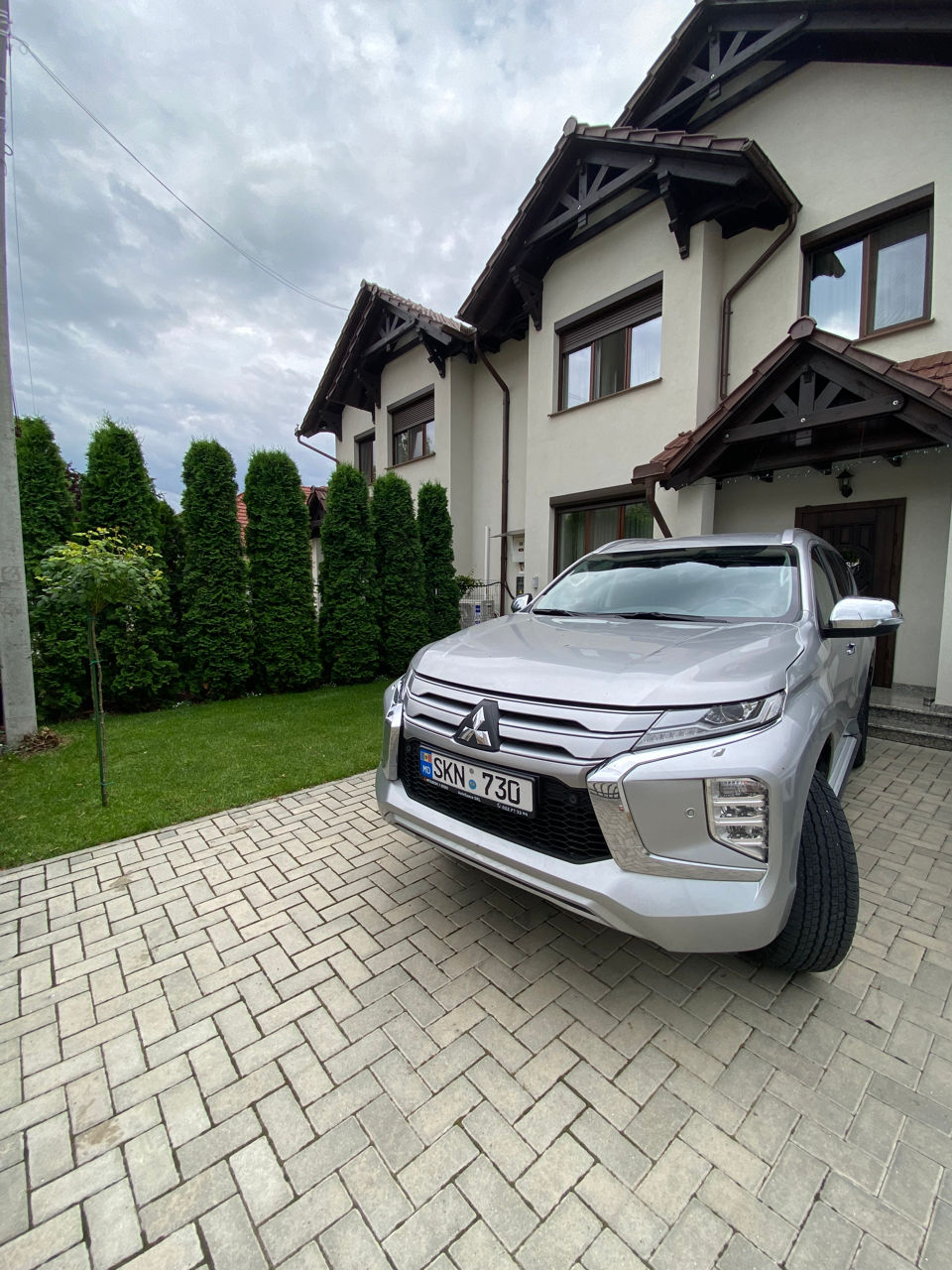 Mitsubishi Pajero Sport foto 2