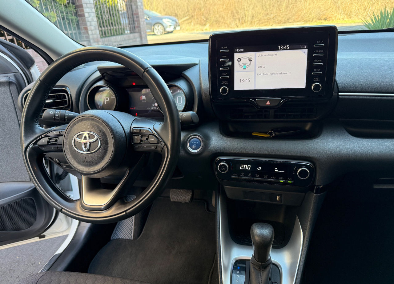 Toyota Yaris фото 15