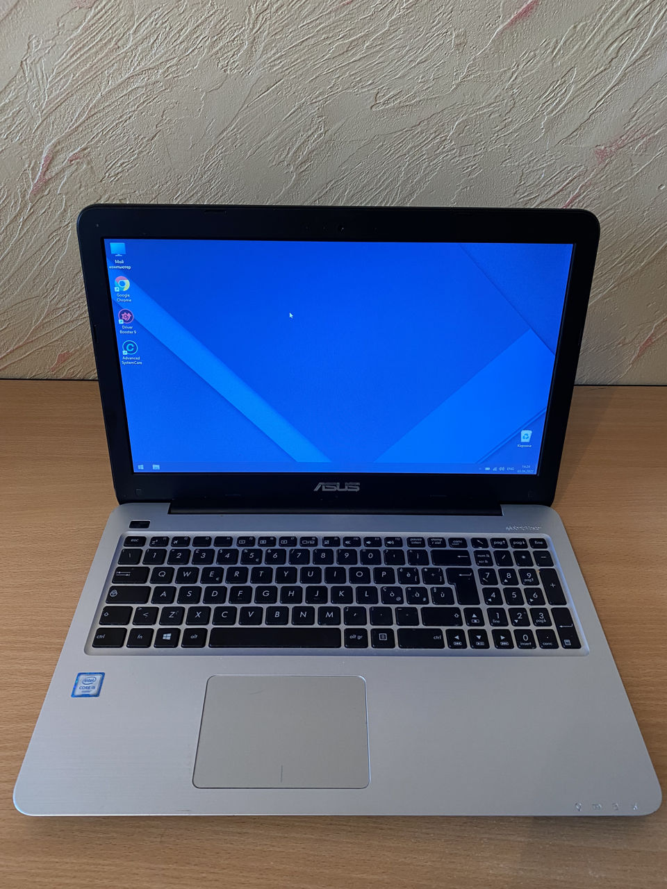 Asus Vivobook X556U (Intel Core i5-6198DU / 4Gb Ram DDR4 / 500Gb HDD / GeForce  920MX / 15.6