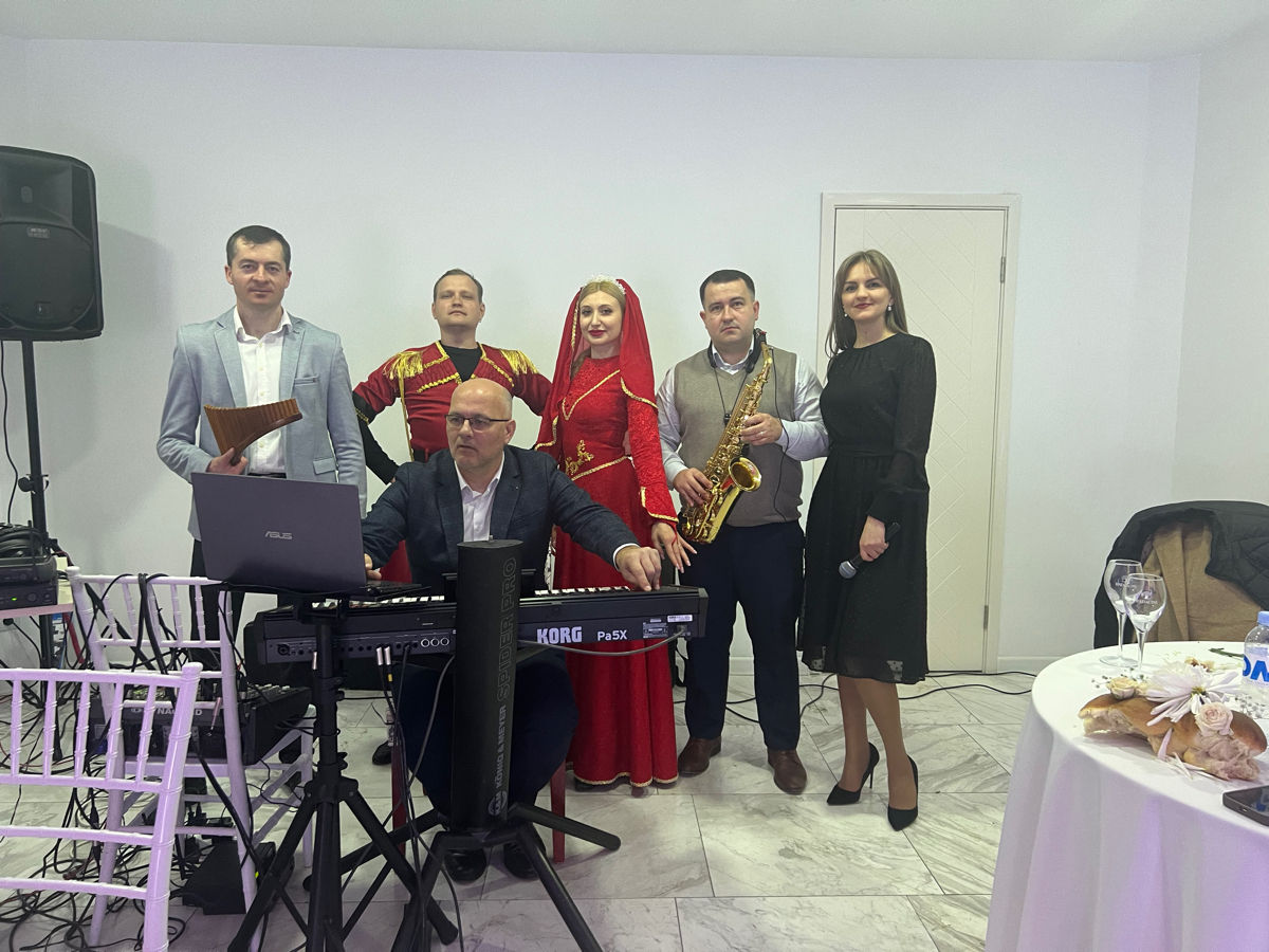 Muzicanti, solisti, formatie la nunti si cumetrii foto 4