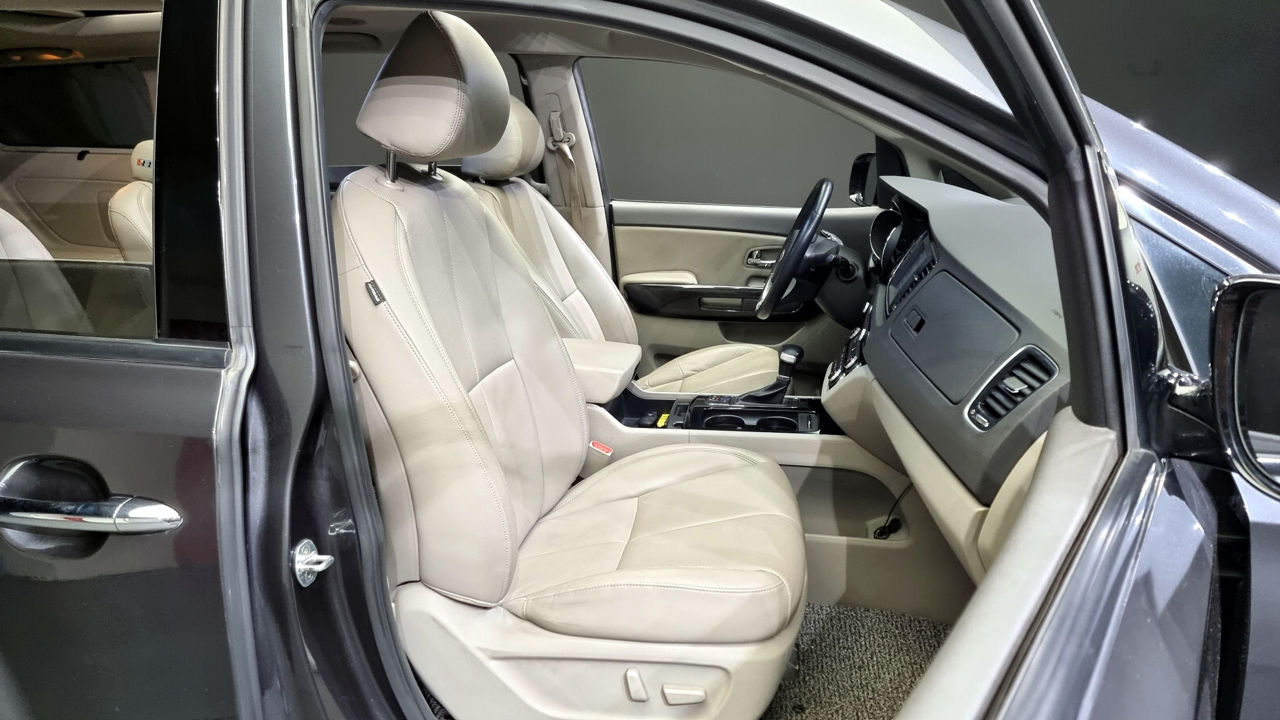 KIA Carnival foto 12