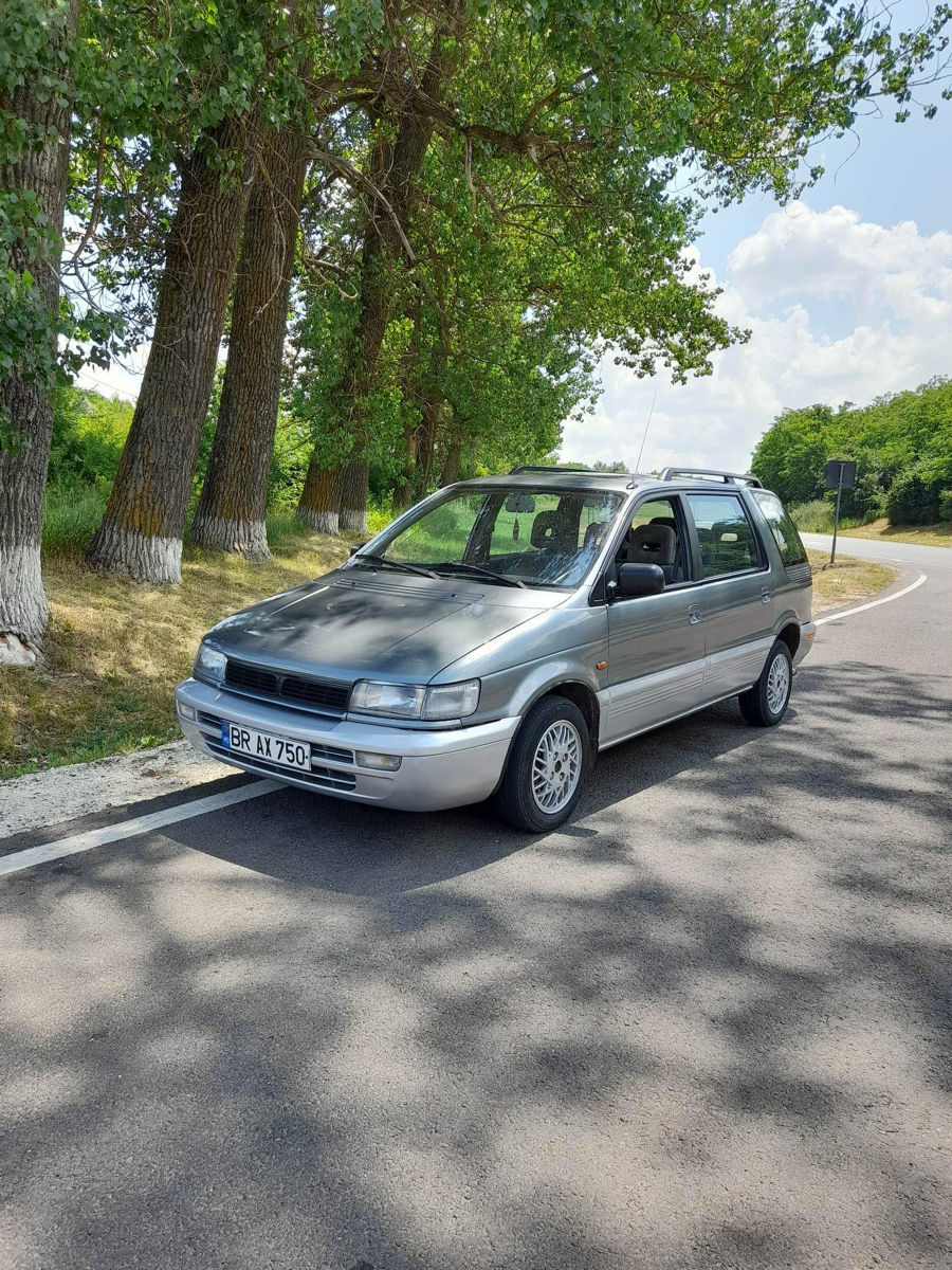 Mitsubishi Space Wagon foto 7