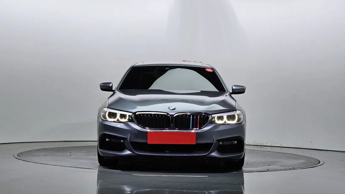 BMW 5 Series foto 2