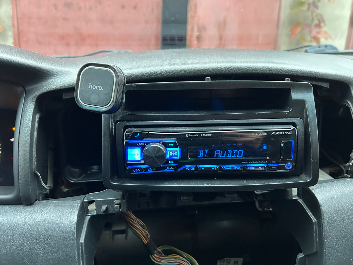 Alpine UTE-200BT фото 1