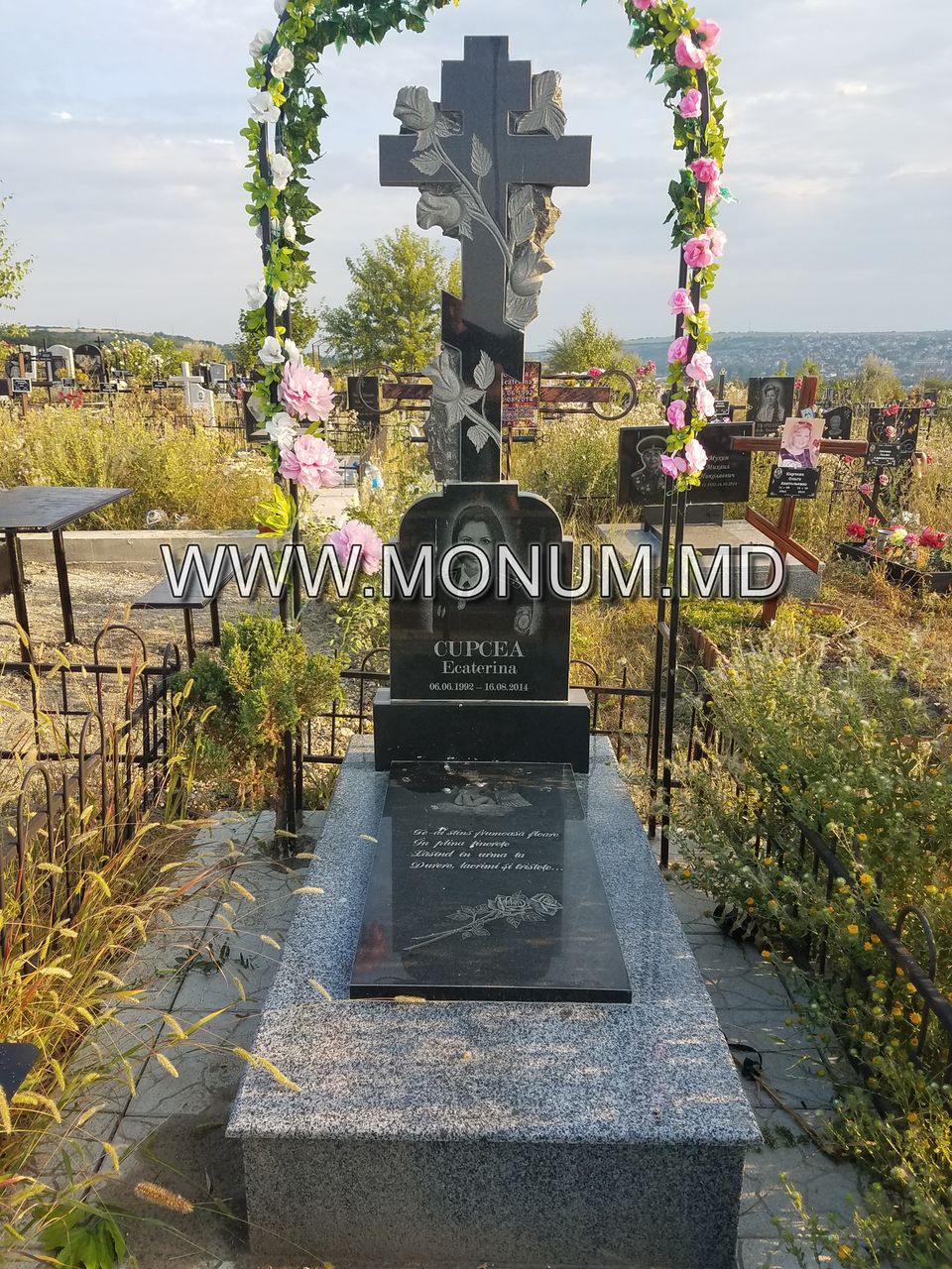 Monument din granit negru de calitate superioara 6600 L. foto 3