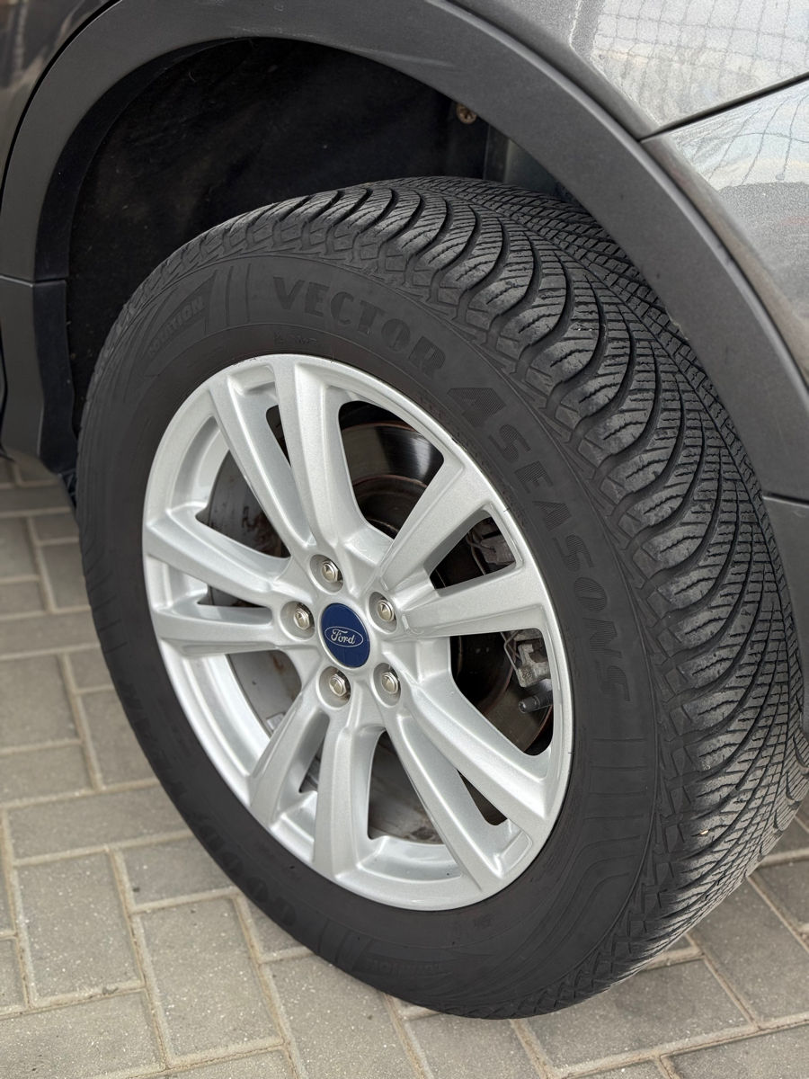 Ford Kuga фото 12