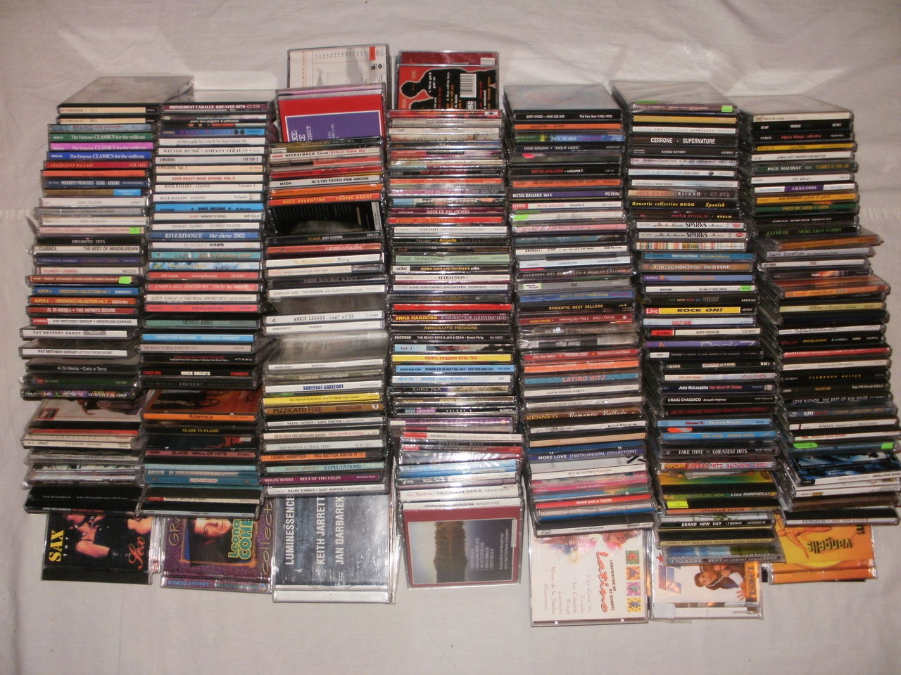 Продажа сд. Коллекция музыкальных дисков. СД диски фирменные. Лицензионные DVD диски. CD диск фирменный.