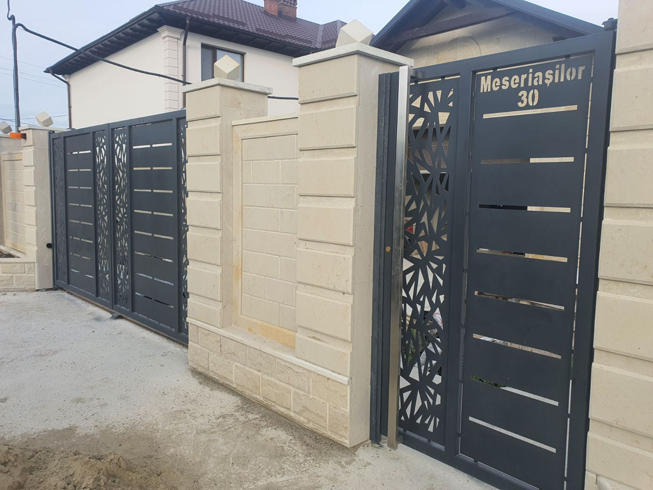 Porți și garduri metalice traforate direct de la producator foto 12