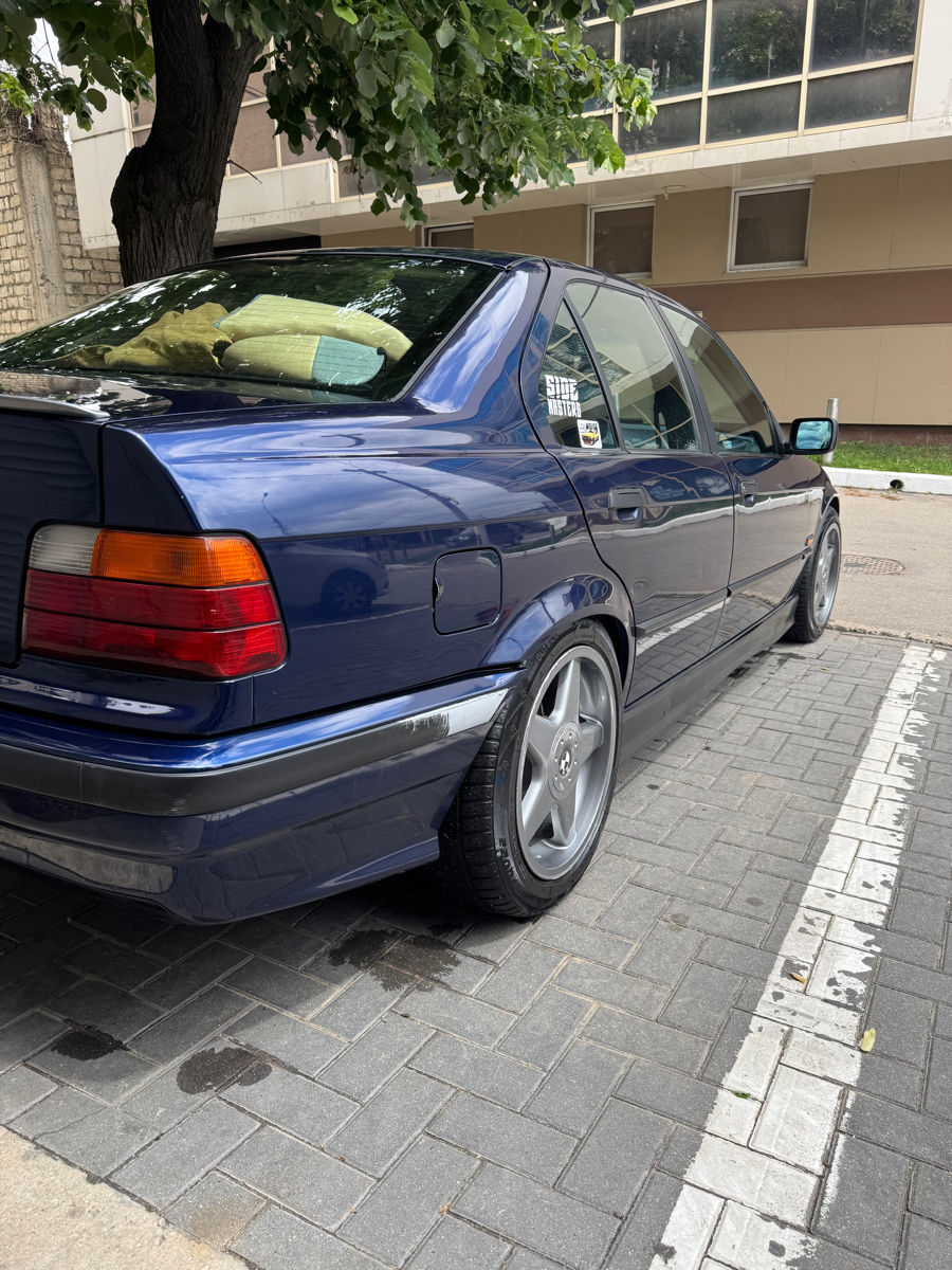 BMW 3 Series фото 3