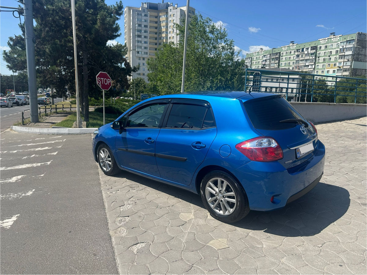 Toyota Auris фото 4