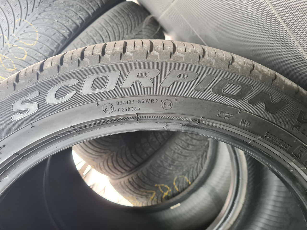 295/40 R20 Pirelli