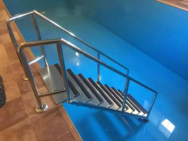 изготовление лестниц для бассейна