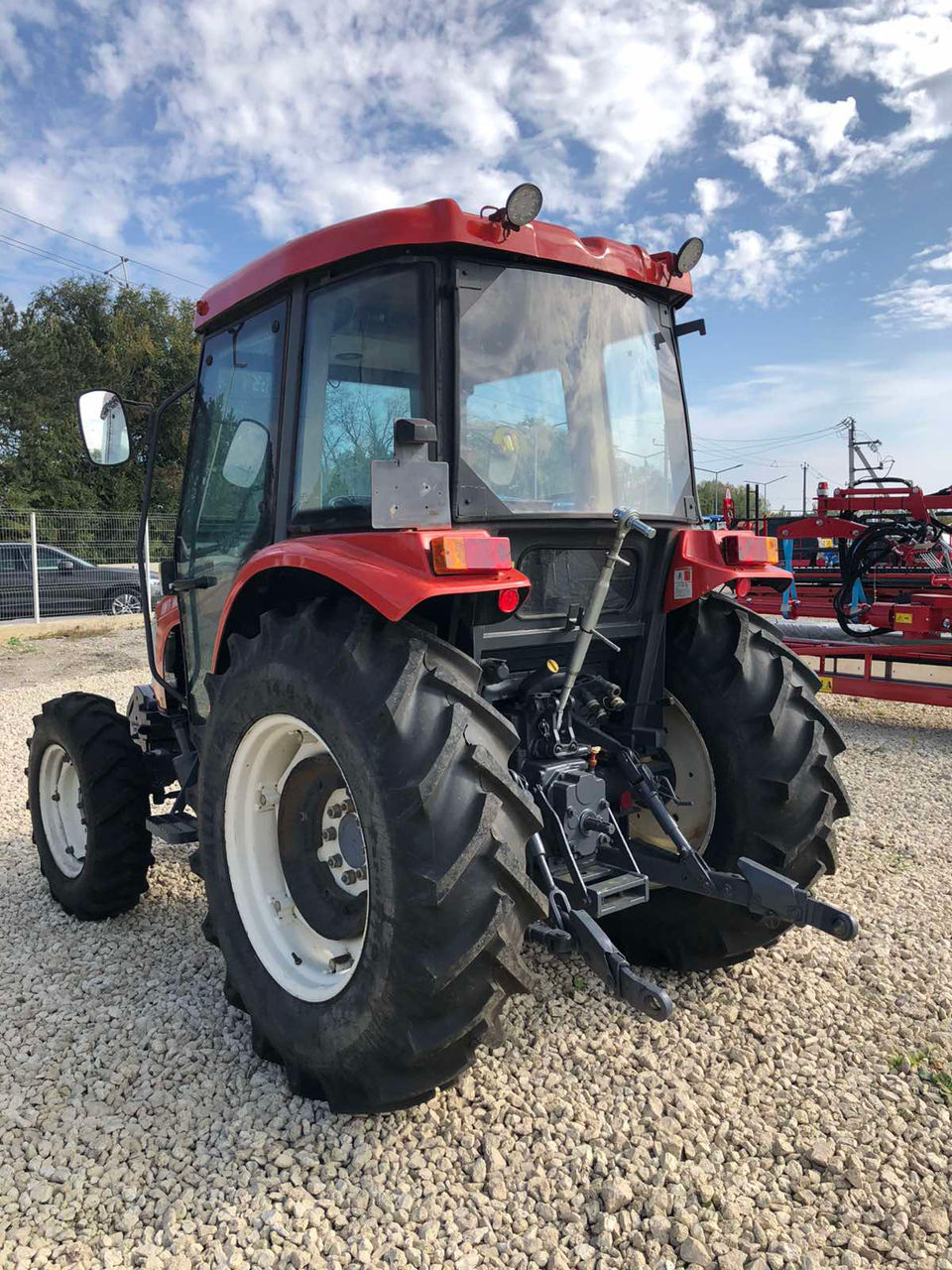 Se vinde tractor second hand  Kioti DK551 foto 2