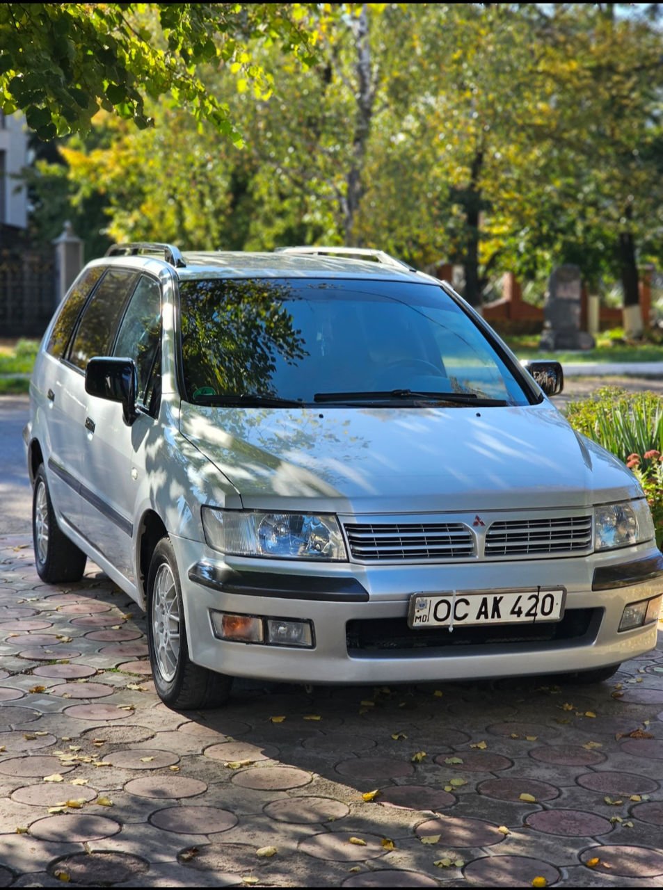 Mitsubishi Space Wagon фото 0