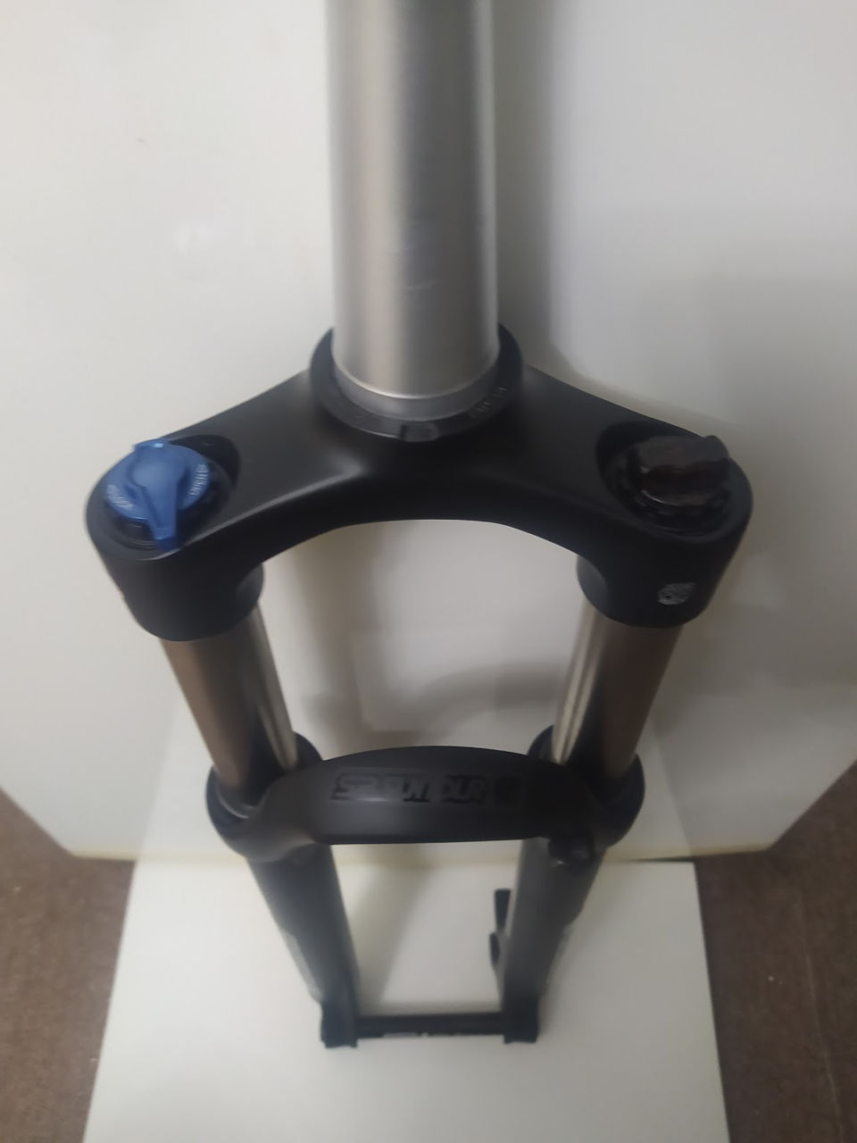 Новая вилка suntour xcr32 lo ds boost coil fork на 27.5 foto 1