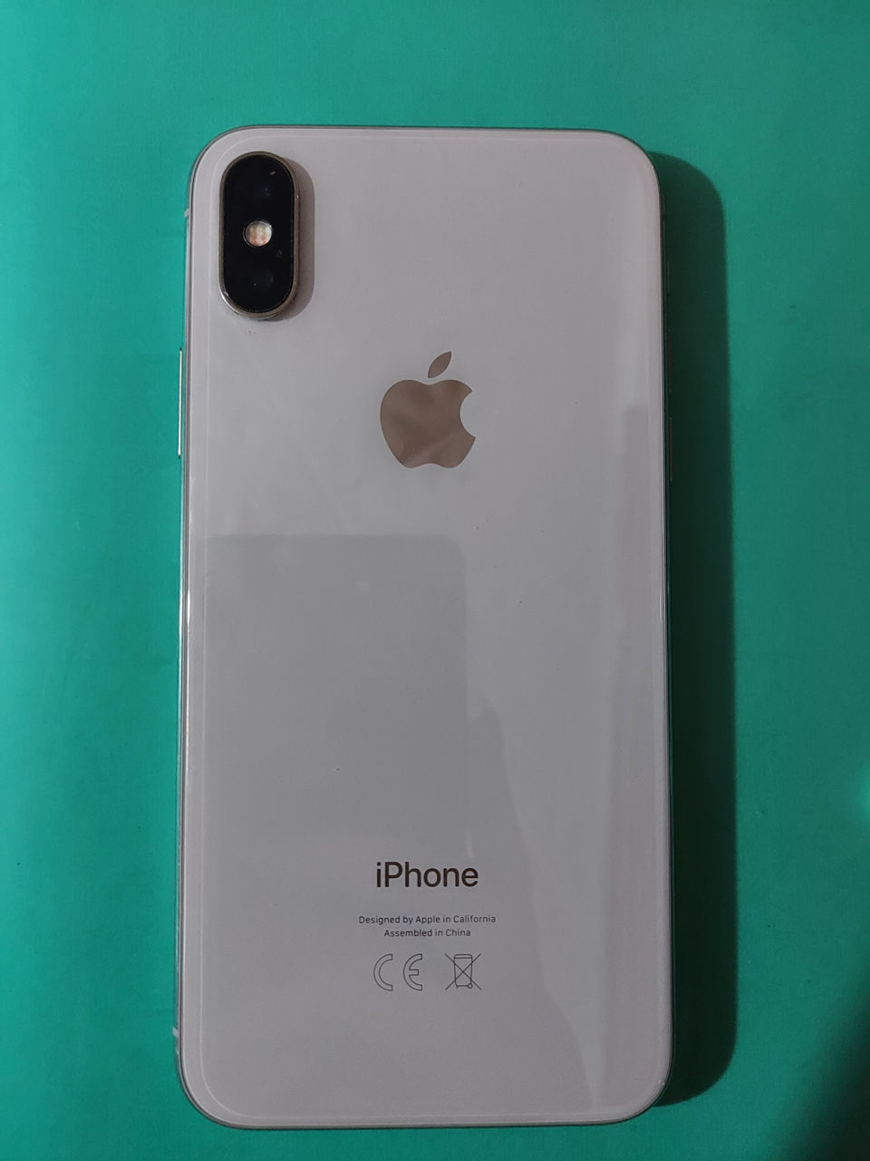 Продам Apple iPhone X 64ГБ