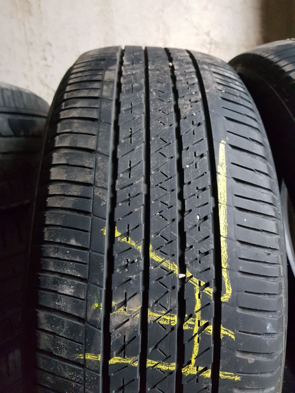 Bridgestone 235/55 r18