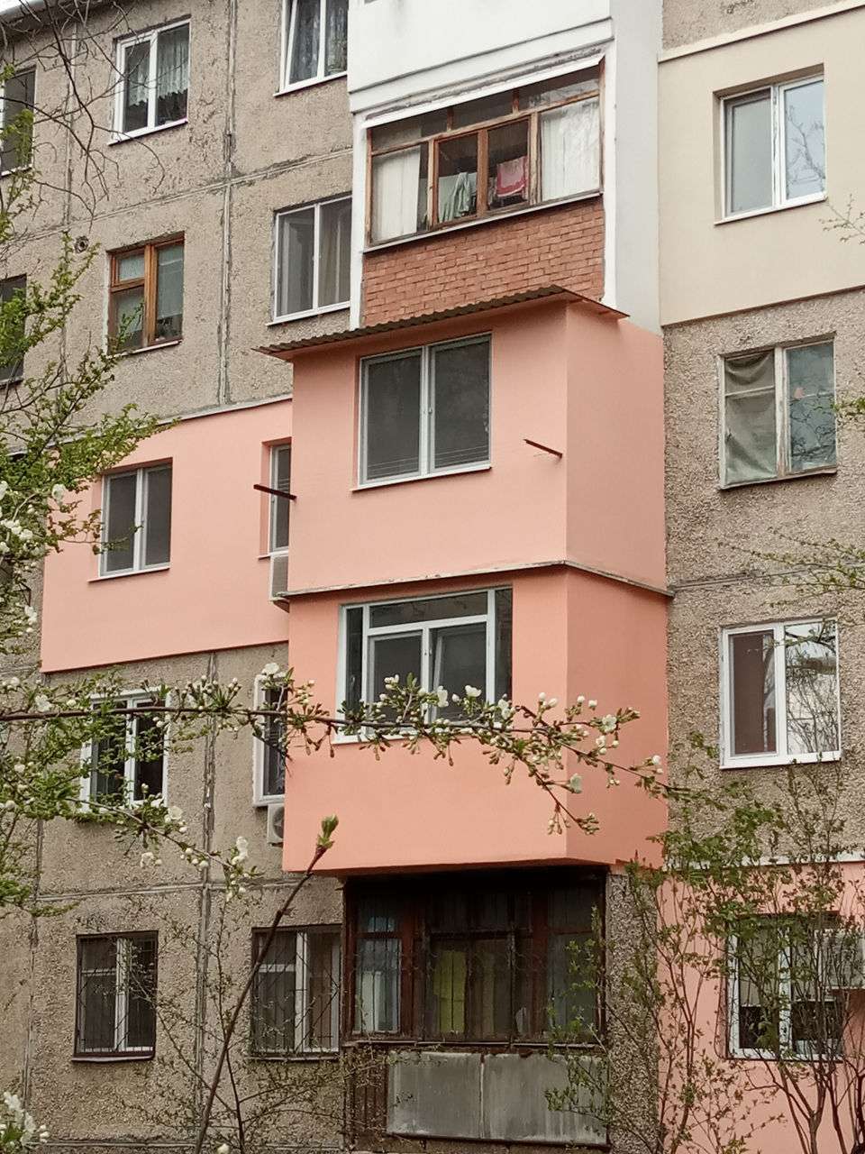 Renovarea și extinderea balcoanelor și loggii. Zidire din gazobloc. Alungirea balconului, demolarea фото 0