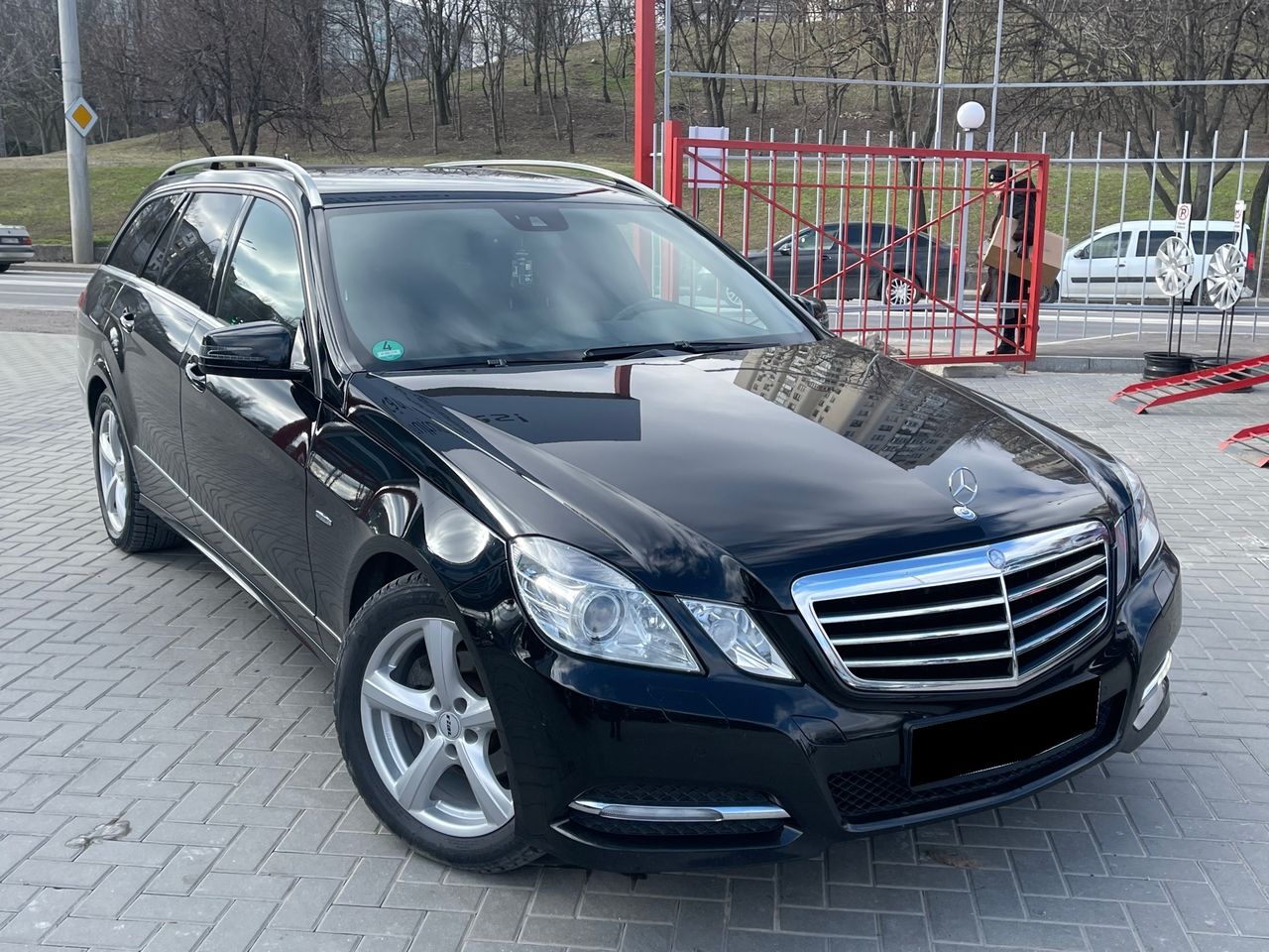Mercedes E-Class foto 0