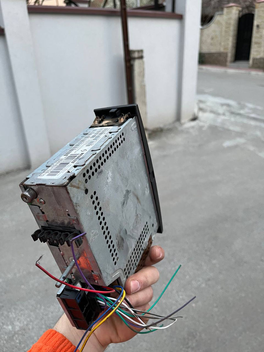 casetofon cu radio pentru Renault Megane, model din anii 2000–2002  foto 2