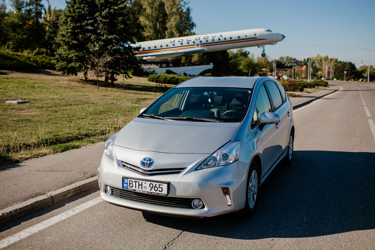 Chirie Toyota Prius Plus (7 locuri) cutie automată foto 2