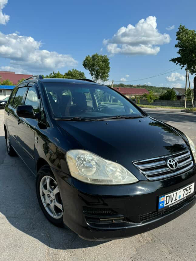 Toyota Avensis Verso foto 2