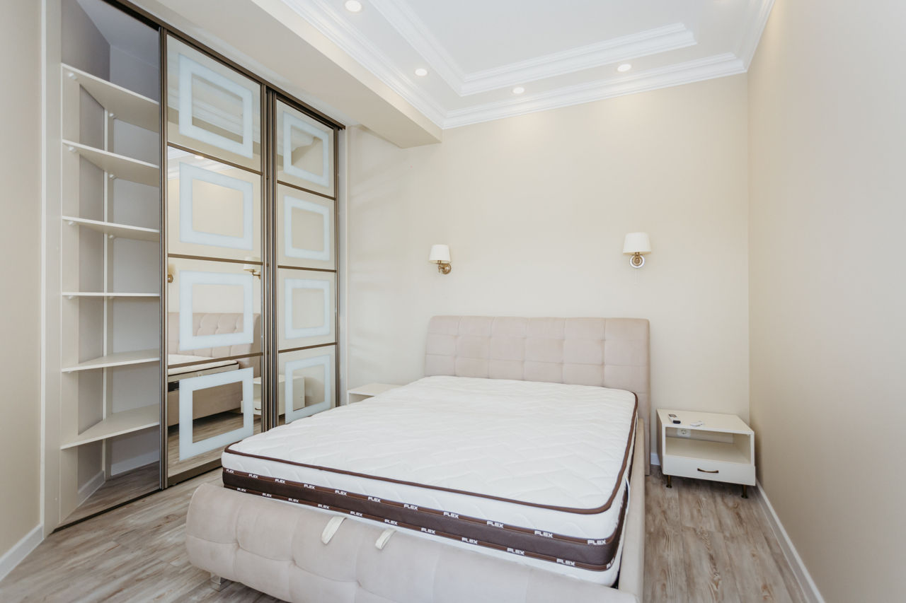 Apartament cu 2 camere, 82 m², Centru, Chișinău foto 4