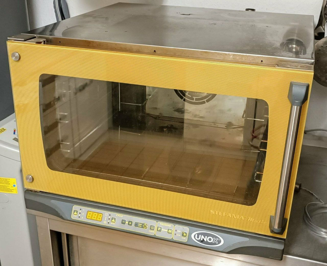 Конвекционная печь Unox XF 119 Stefania. Cuptor de convectie.