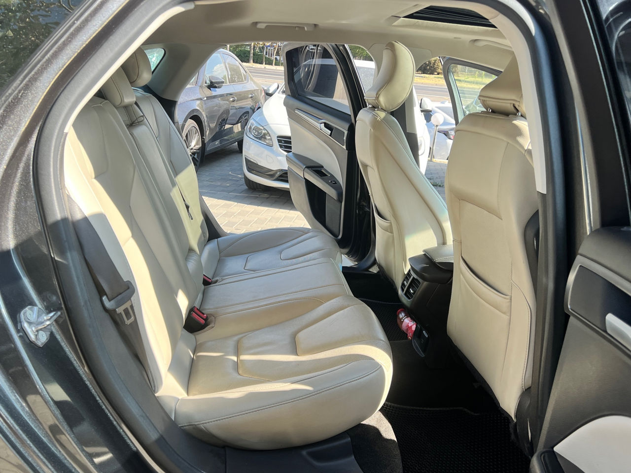Ford Fusion foto 16