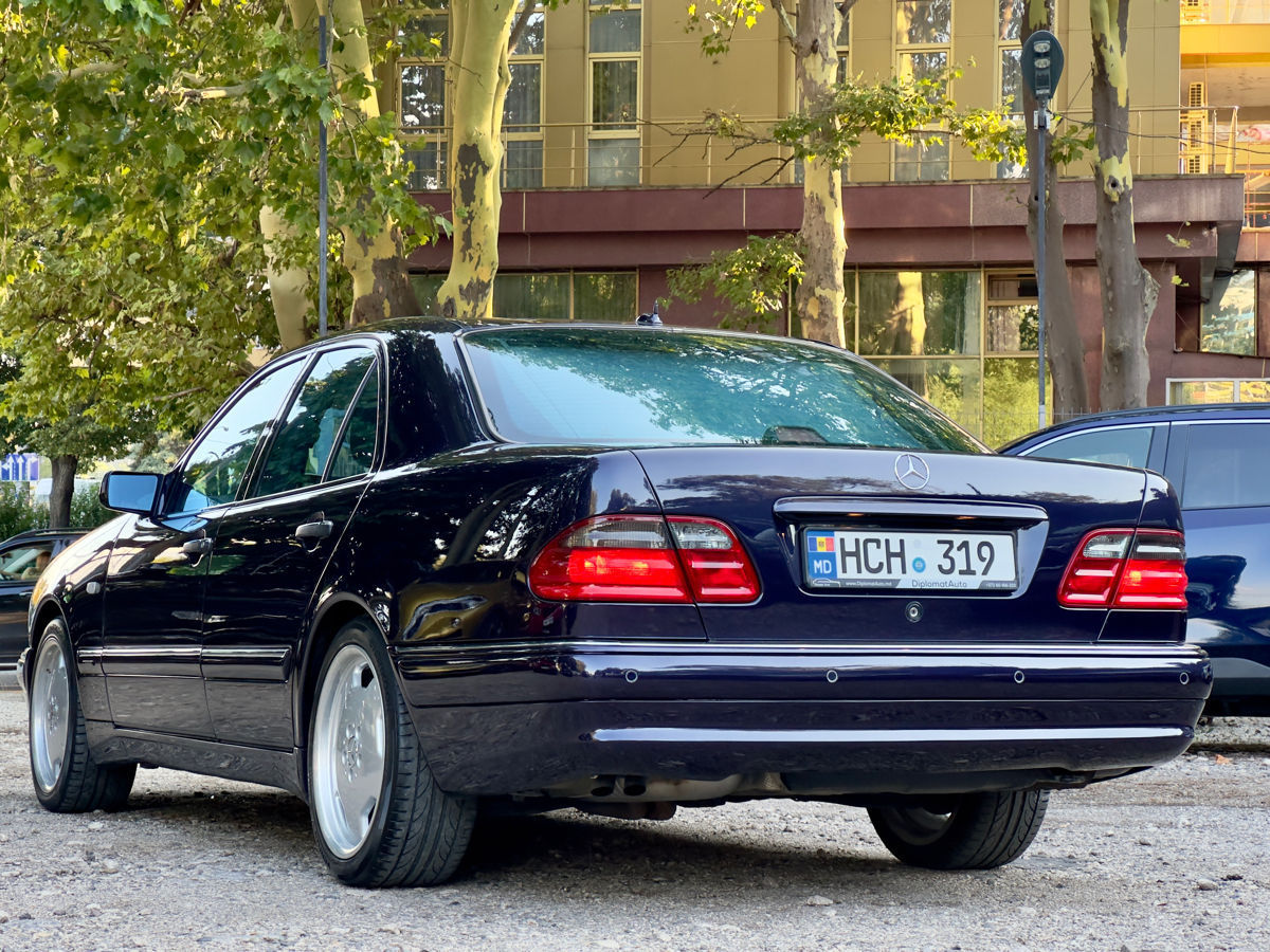 Mercedes E-Class фото 3