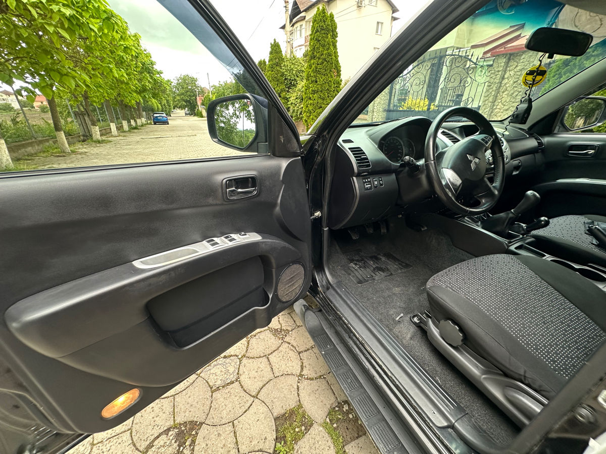 Mitsubishi L200 foto 9