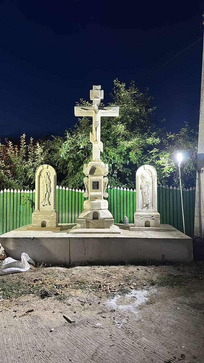 Confectionam Monumente, Rastigniri  orice lucrare din piatra de Cosauti și Granit foto 8