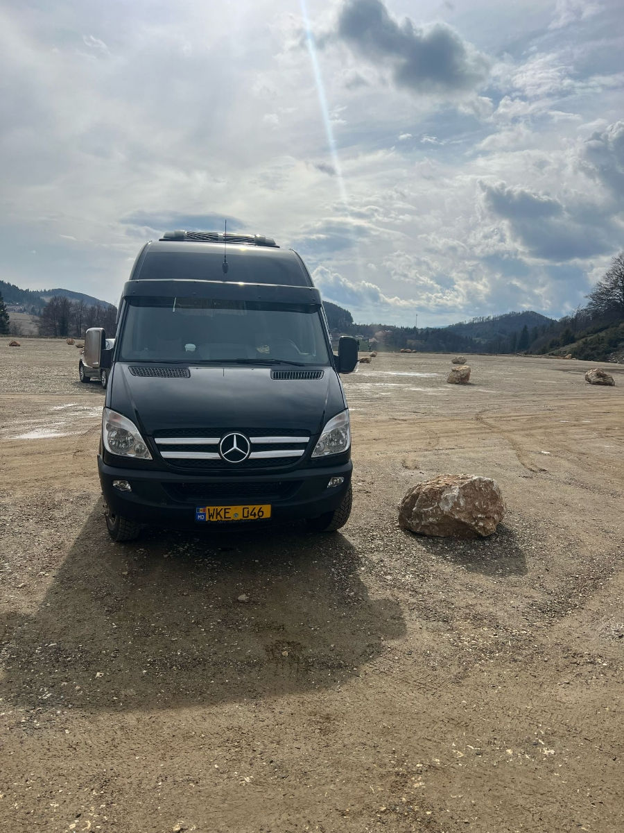 Oferim microbuz la comanda  foto 3
