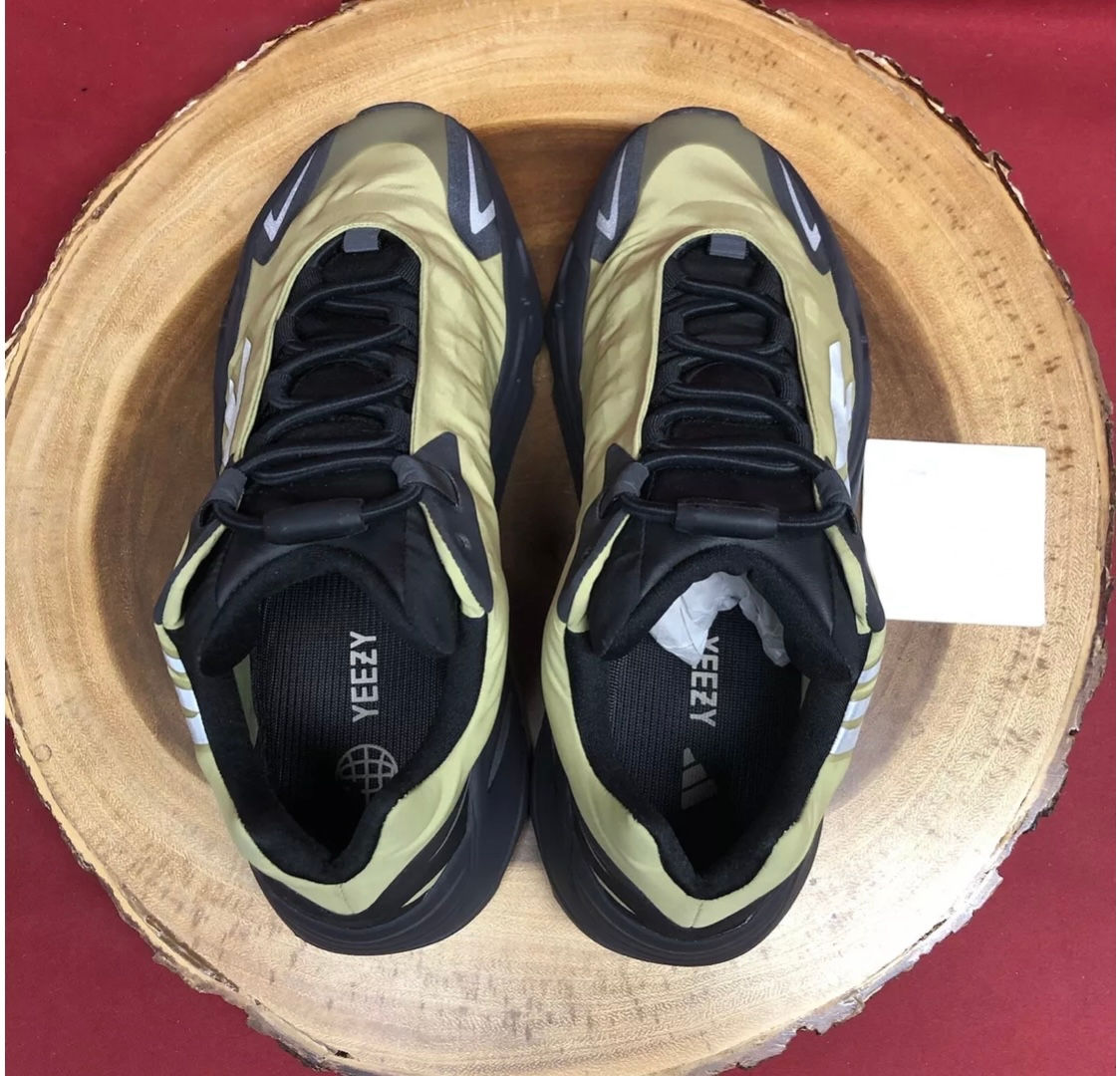 Adidas Yeezy Boost 700 foto 5