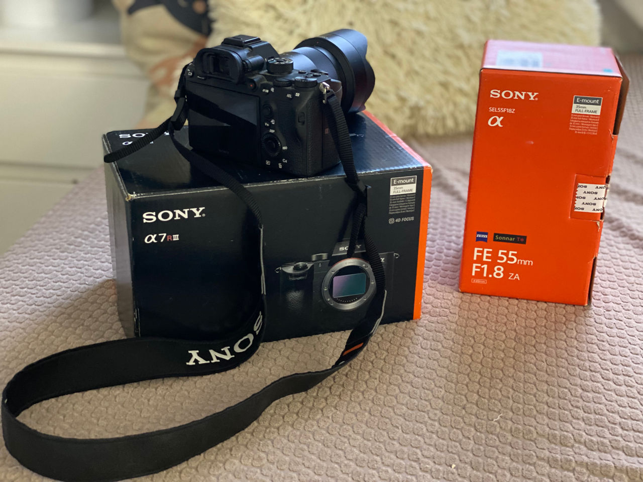 Sony a7R III Mirrorless Camera 42.4MP Full Frame Body + Sony 55mm F1.8