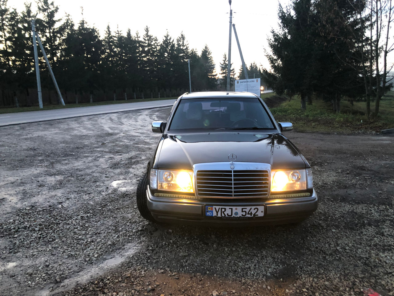 Mercedes Series (W124) foto 1