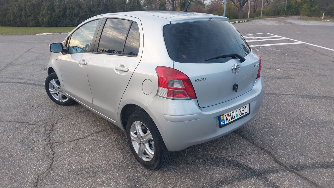 Toyota Yaris foto 2