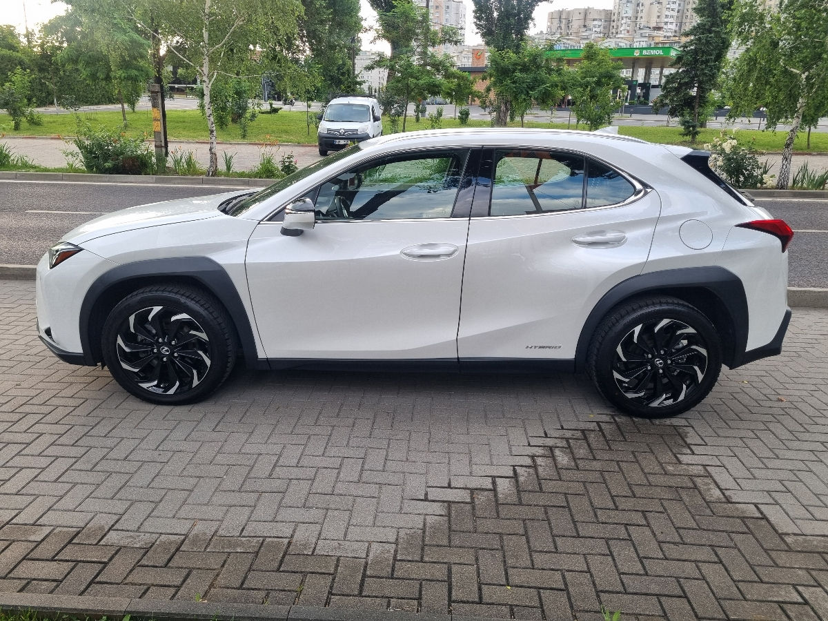 Lexus UX 2021 photo 8