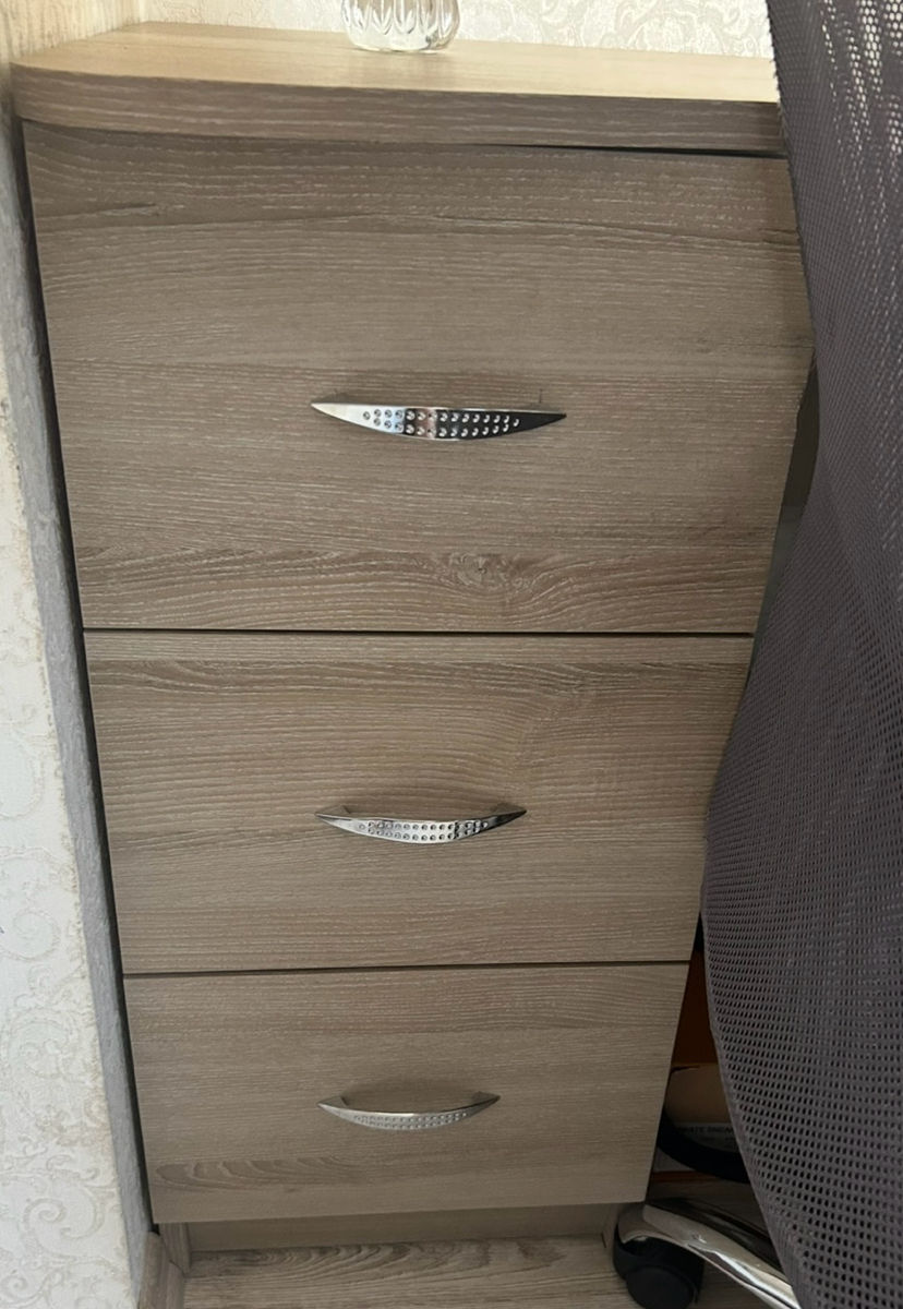 Set mobilier birou - 2 mese colț + 2 dulapuri de perete (dreapta și stanga) foto 1