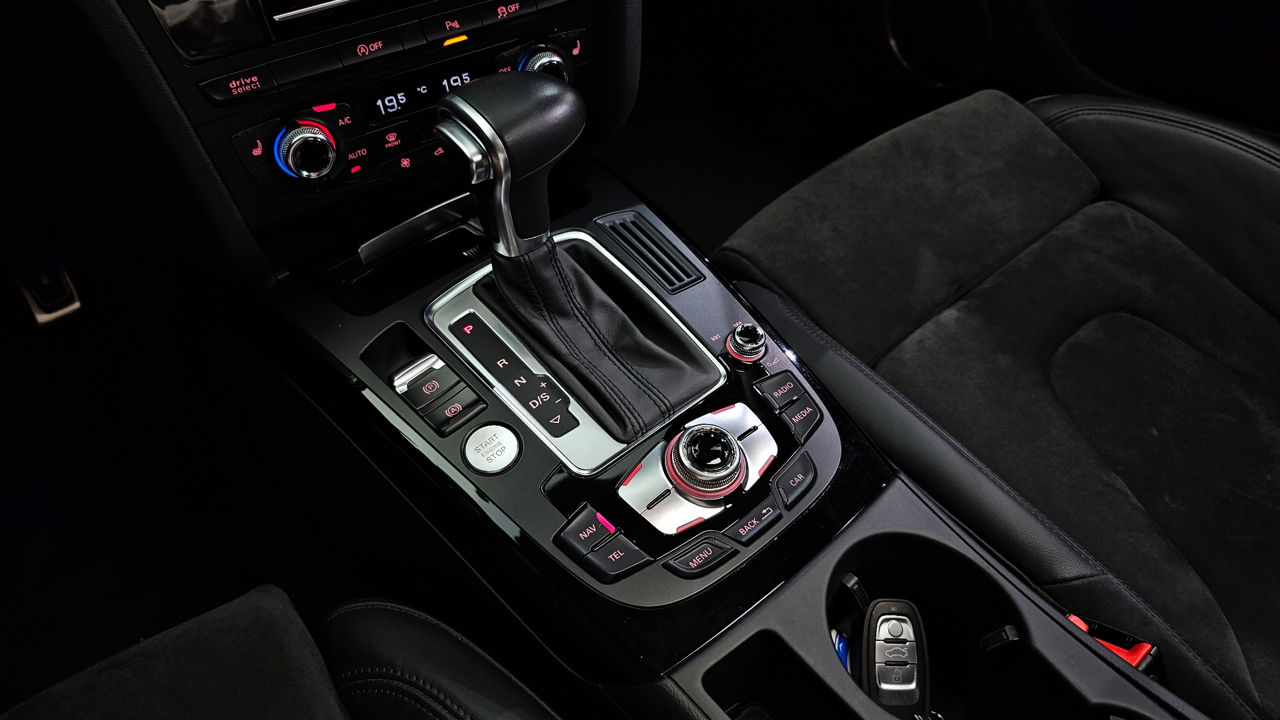 Audi A4 фото 11