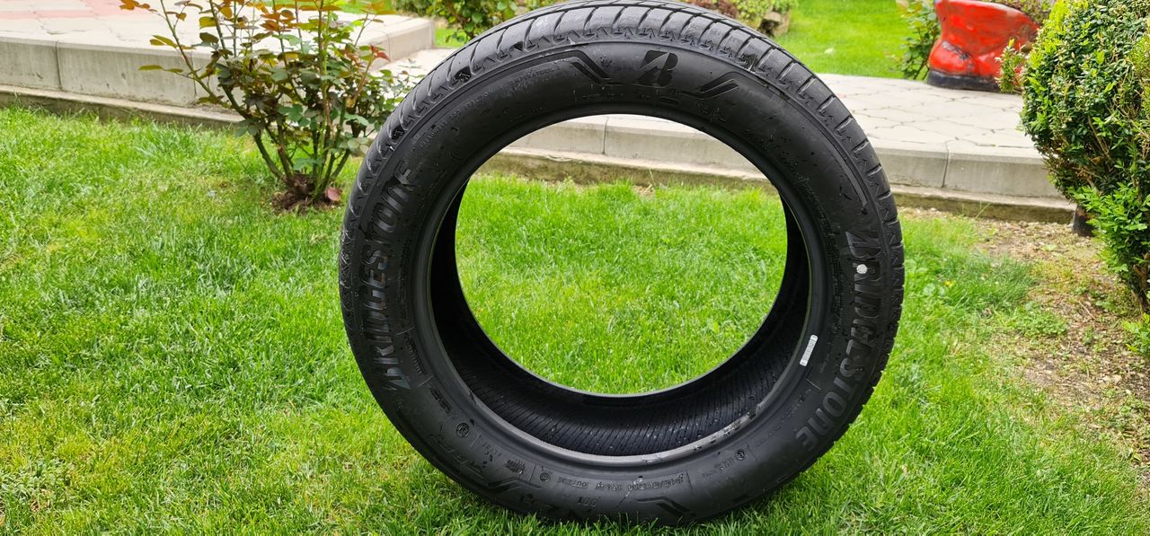 Bridgestone 245/50/19 Suv foto 1