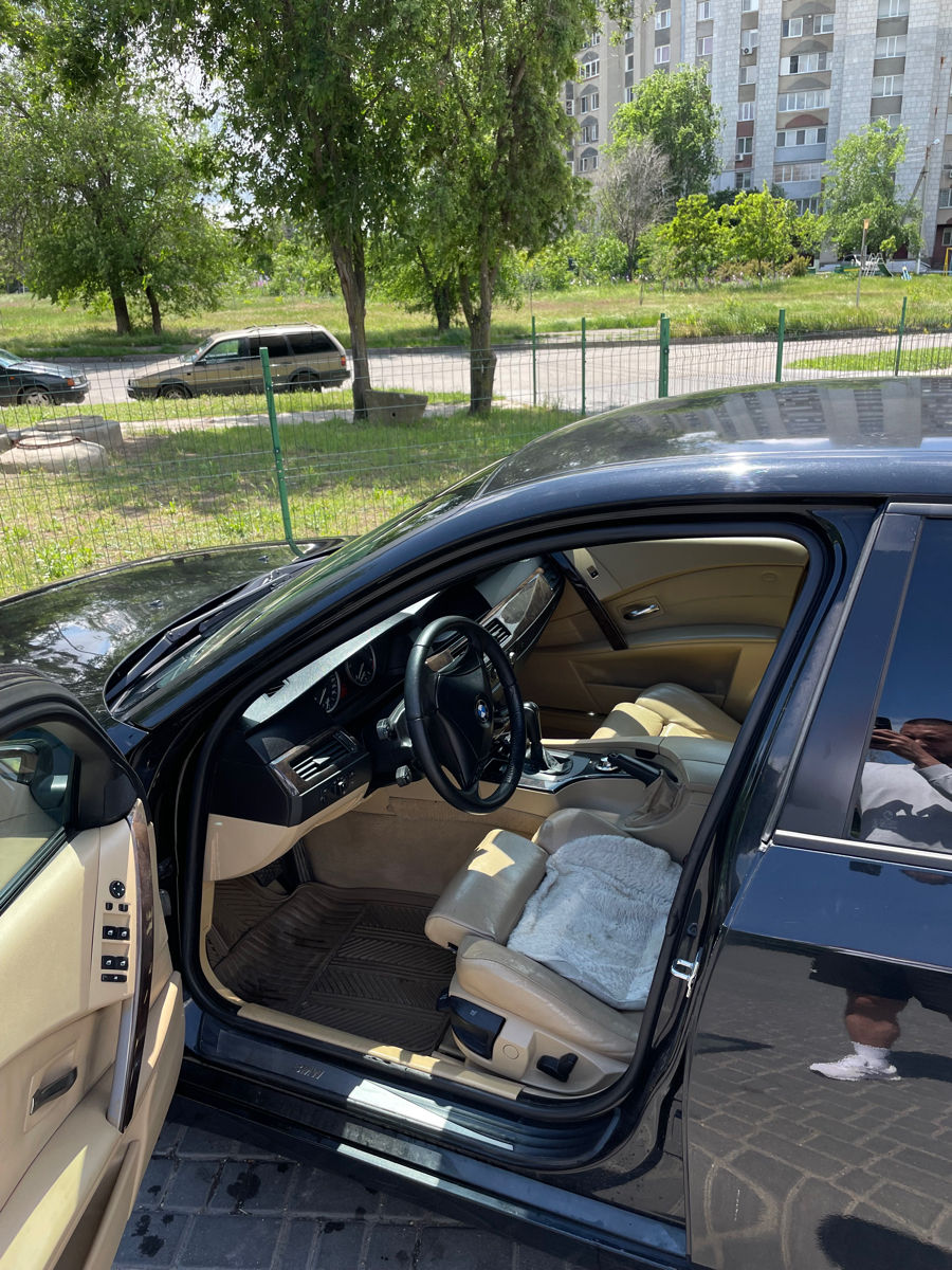 BMW 5 Series фото 3