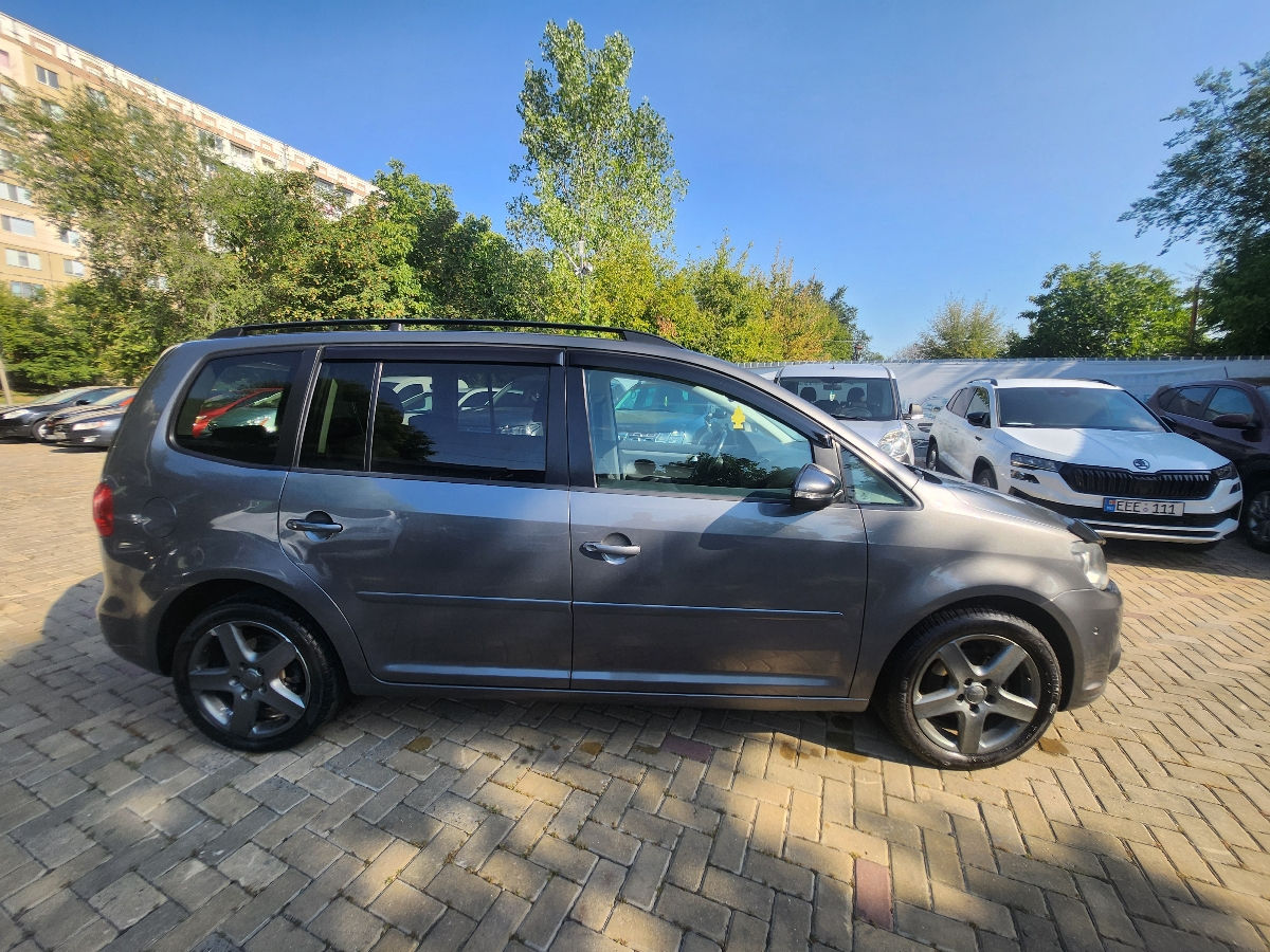 Volkswagen Touran foto 8