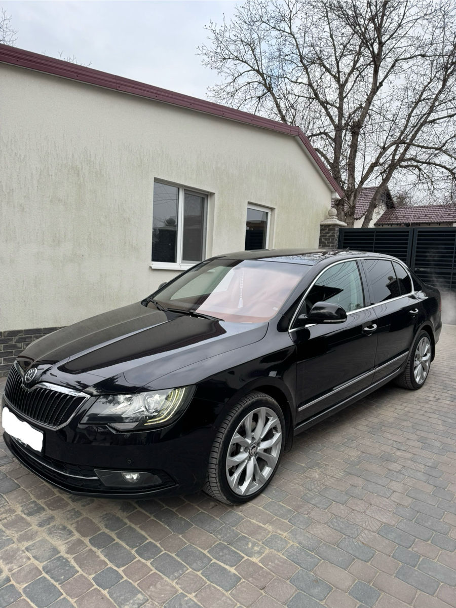 Skoda Superb foto 2