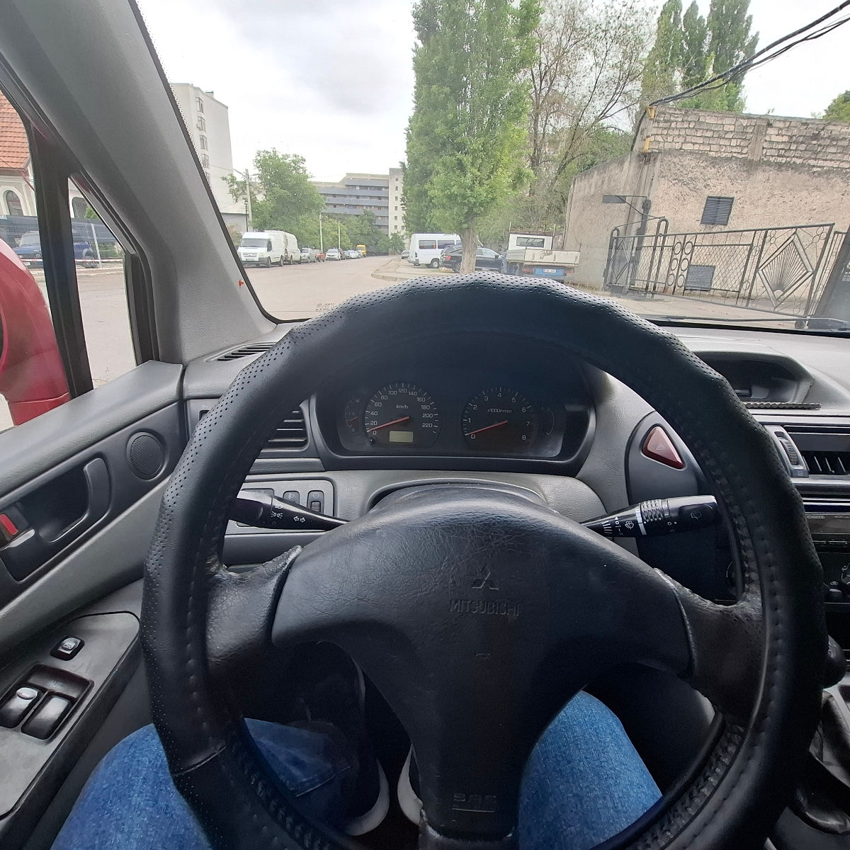 Mitsubishi Space Runner foto 7