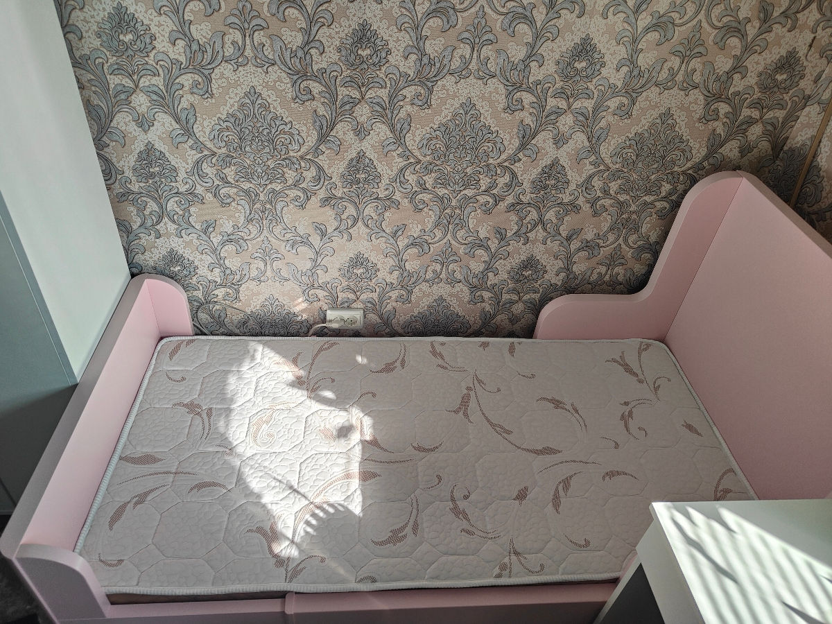 Vând pat nouă Ikea + saltea la comandă. foto 0